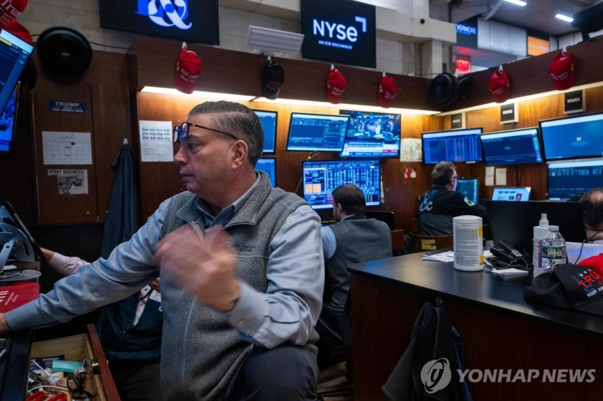 국제정세 불안에 뉴욕증시 하락, 다우지수 최저치 경신