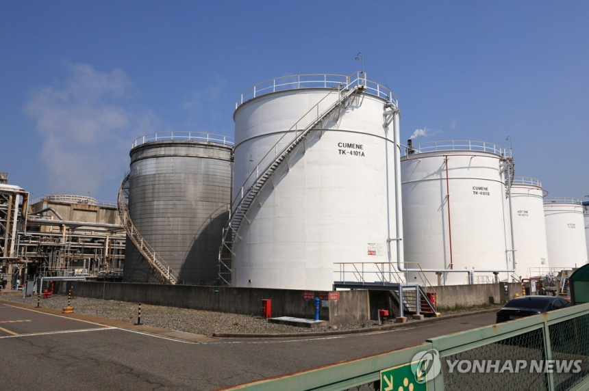  중동 긴장 속 나프타 수급 불안, 탈 플라스틱 주식 급등