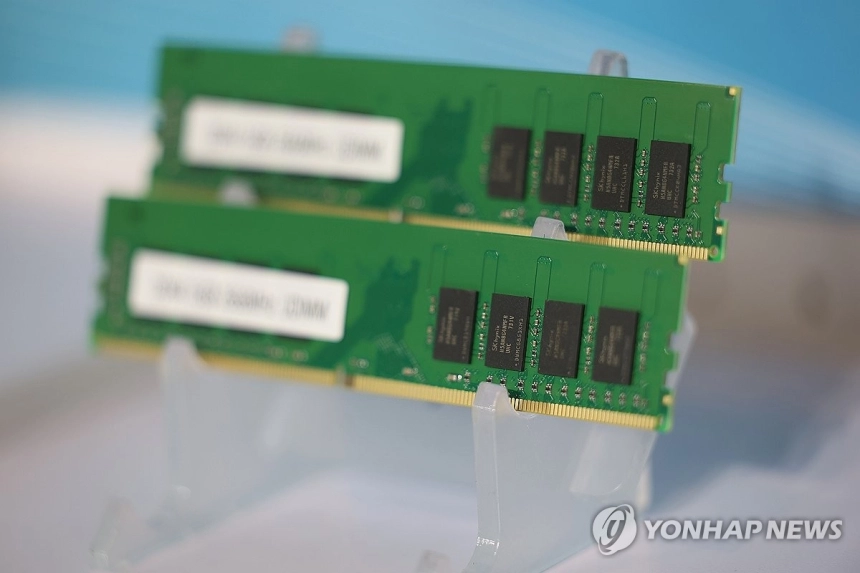 인공지능 서버 수요 폭발, 메모리 반도체 공급난 최소 2027년 하반기까지 지속