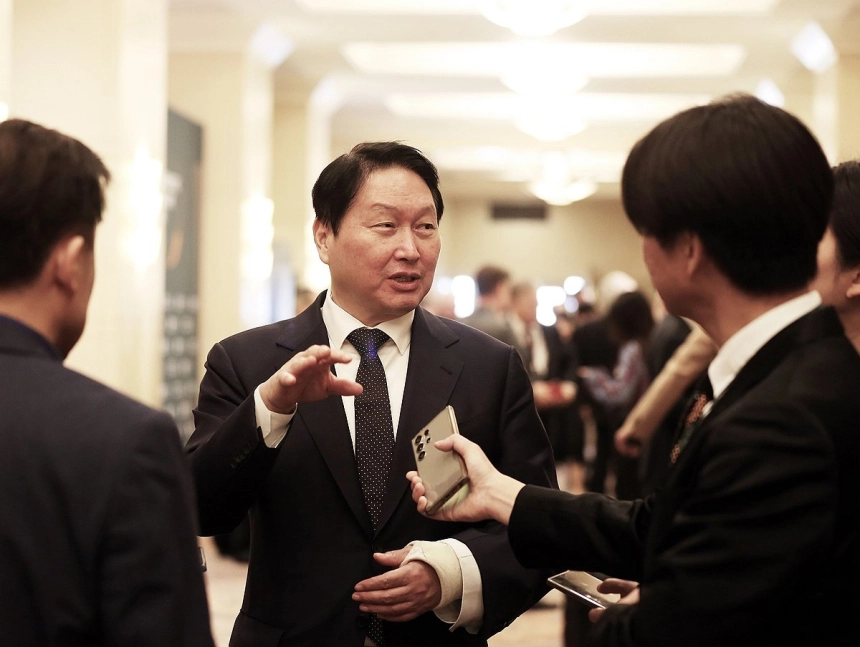 SK하이닉스 ADR 상장 가능성에 주가 널뛰기…97만원 하락 마감