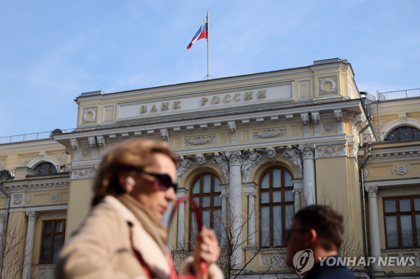  러시아, 주요국과 대조된 금리 인하 결정…유가 및 제재 완화 배경