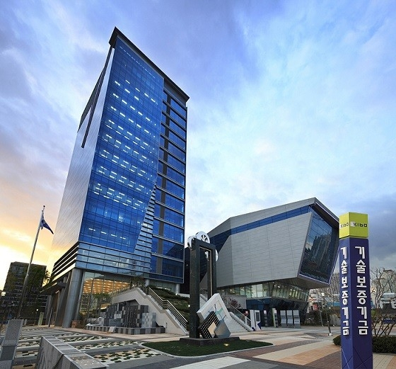  기술보증기금-BNK경남은행, 지역 스타트업 200억 원 금융 지원 협약 체결