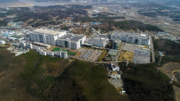 LG디스플레이, OLED 기술 인프라에 1조1천억 투자… 차세대 디스플레이 시장 겨냥