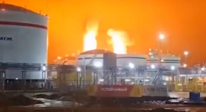 우크라이나 드론, 러시아 핵심 석유 항구 타격… 수출 1년여 만에 최저