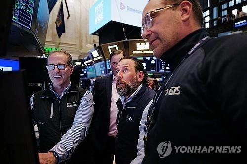 메모리 반도체 ETF, 한 달 만에 11억 달러 유입…삼성전자·SK하이닉스 주목