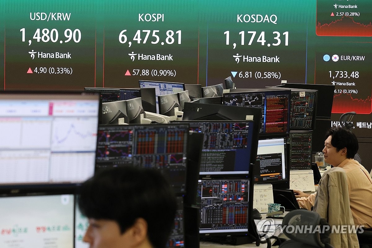 한국 원화, 중동발 에너지 충격에 실질 가치 최저치 기록