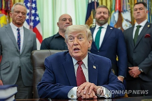 트럼프, 관세 환급 신청 않는 기업 경고…정치적 긴장감 고조