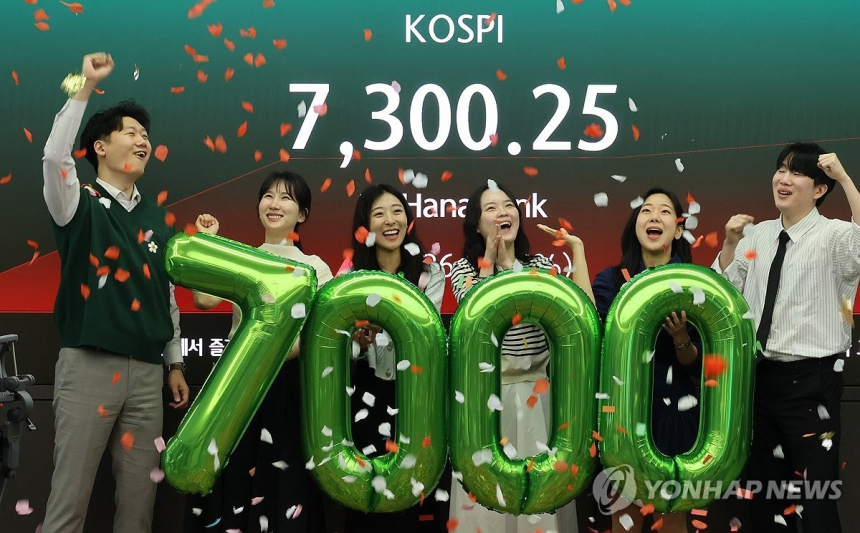 코스피, 사상 첫 7천선 돌파…반도체주가 주도
