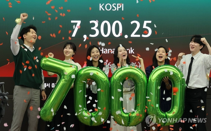코스피, 사상 첫 7천선 돌파…반도체주가 주도