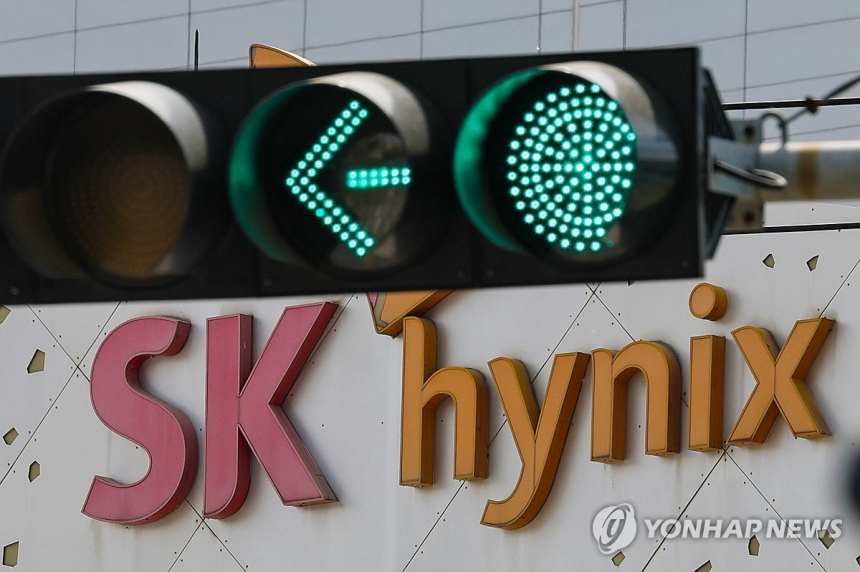 SK하이닉스, 주가 200만원 첫 돌파…시가총액 1조달러 초읽기