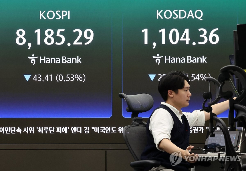  코스피, 개인 매수세 힘입어 종가 8,000선 지켰다 / 연합뉴스 