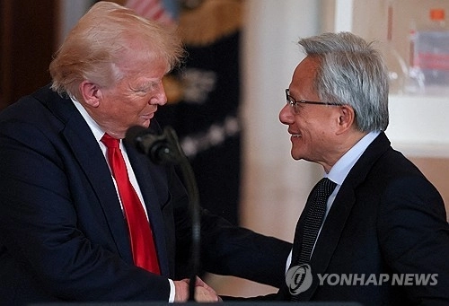 중국행 엔비디아 H200 반도체, 수출 허가 후에도 배송 중단