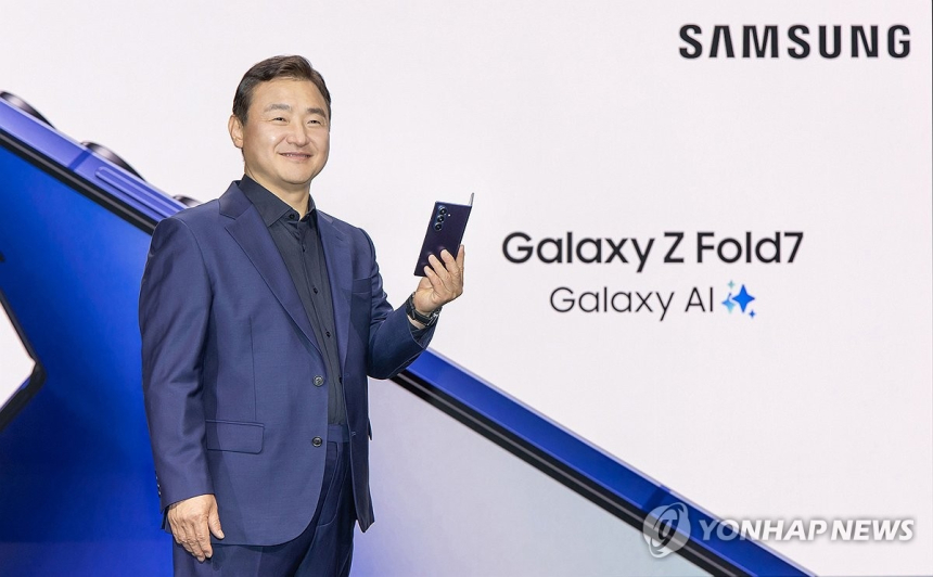 삼성전자, 2026년 폴더블 스마트폰 전쟁 포문... 애플과 맞대결 예고