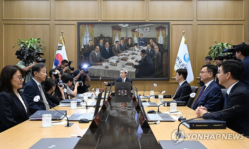 한은, 유가 급등에도 내년 물가 안정 전망… 경제 성장률 상향