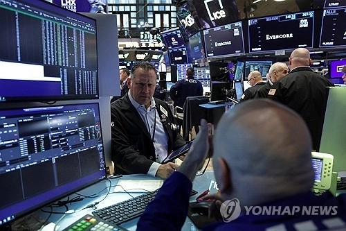 인공지능 기술주 주도로 '액티브 펀드' 성과 하락, 투자자 이탈 조짐