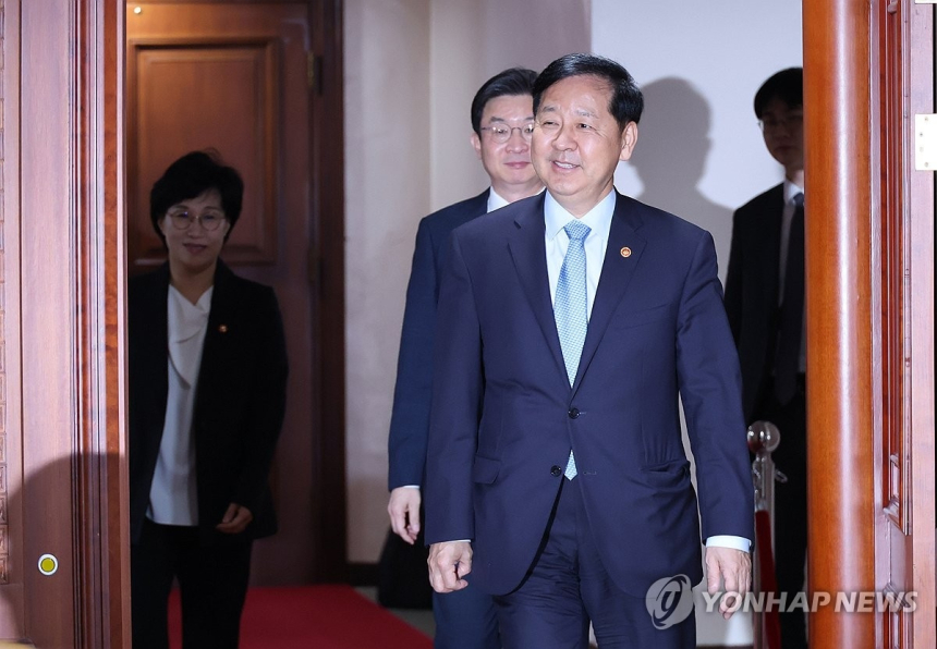 한국 경제 성장률 2% 상회 전망, 수출 호조가 견인