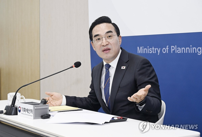 정부, 추경과 지출 구조조정으로 경제 회복 강조