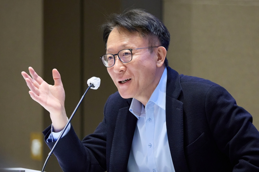 신성환 한국은행 위원: '금리 인하보다 물가 안정이 우선'