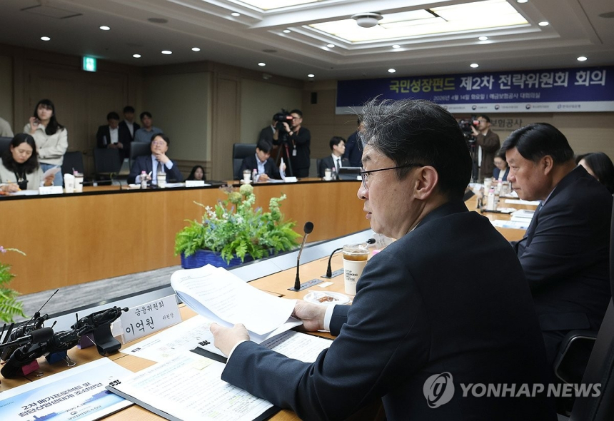 정책형 공모펀드 출시 임박: 국민성장펀드, 6천억원 규모로 첨단 산업 육성