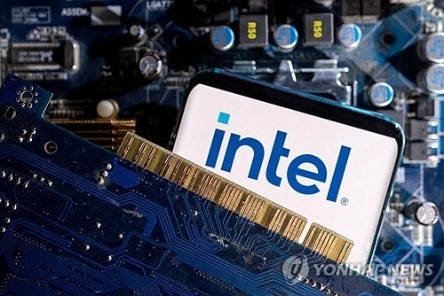 AI 수요 폭발로 반도체주 급등, 닷컴버블과 다르지만 과열 경고