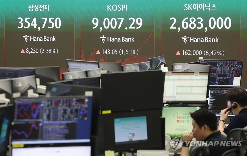 코스피, 반도체 호황 속 9,000 돌파... 연내 10,000 가능성 제기