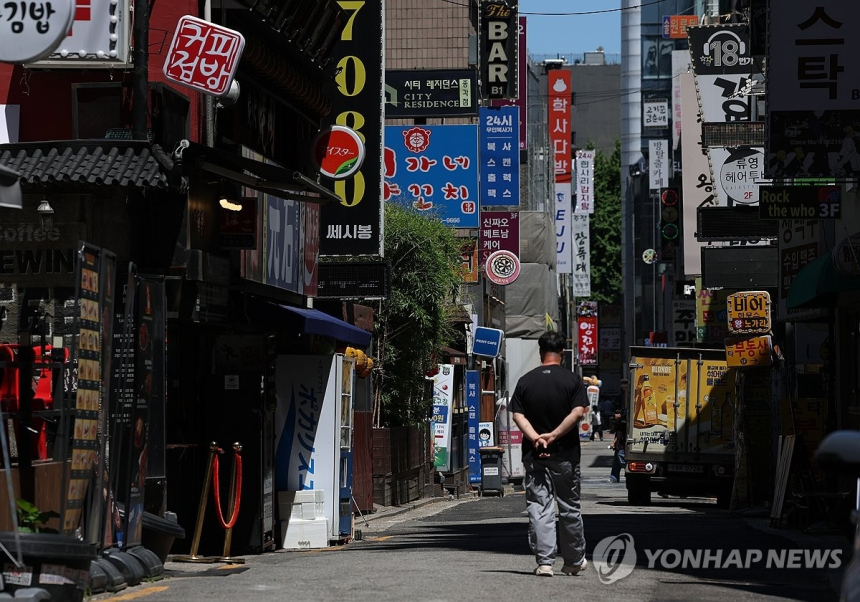 자영업자 대출 1,095조 원 돌파, 연체율 급등세