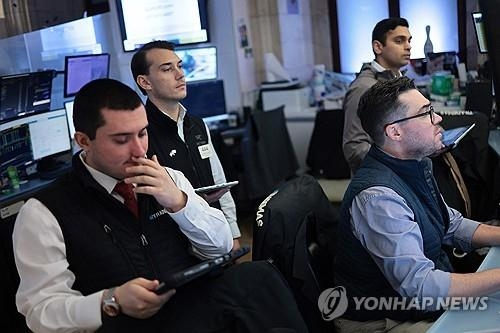 연준 금리 인상 가능성, 뉴욕증시 급락 초래