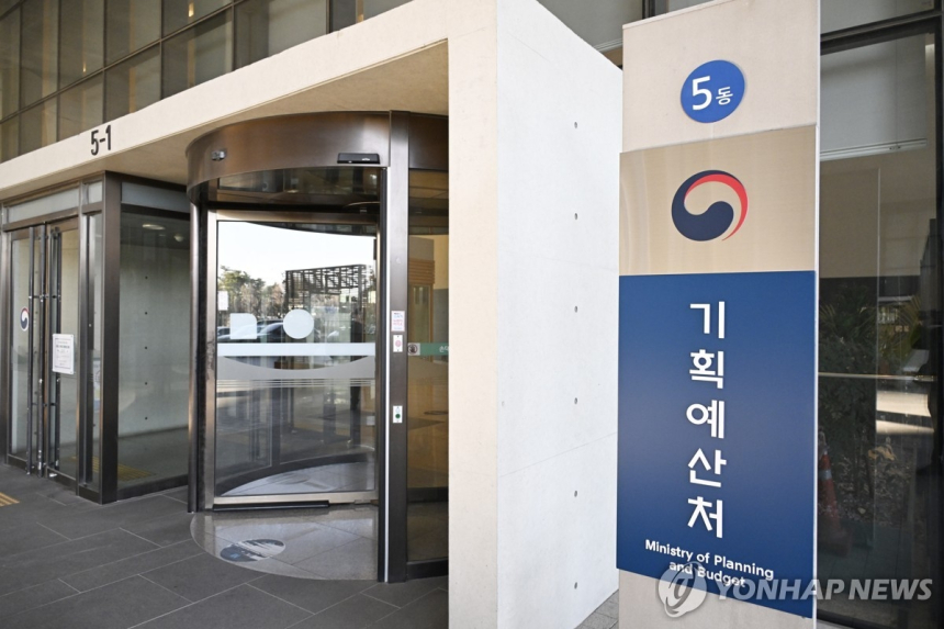 정부 재정적자, 7년 만에 최소 수준 기록…세수 증가 덕분