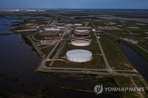 미·이란 전쟁 장기화로 미국 원유 재고, 22년 만에 최저치 기록