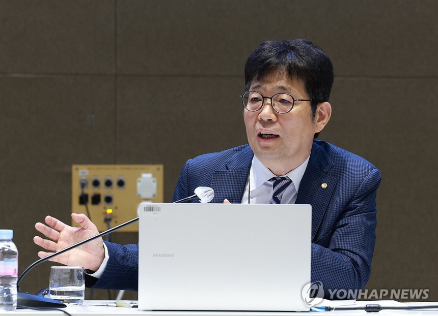 각국 중앙은행 긴축 정책 강화, 금융시장 긴장감 고조