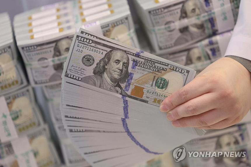 환율 변동에 대비한 기업, 달러예금 3년 5개월 만에 최대치 기록
