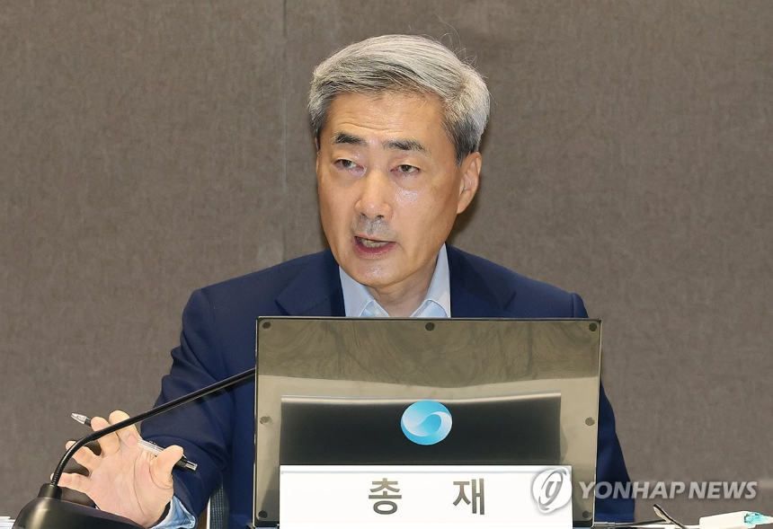 금리 인상 앞둔 한미 중앙은행, 물가 안정을 향한 긴축 기조 강화