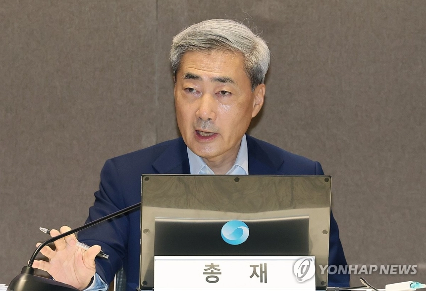 금리 인상 앞둔 한미 중앙은행, 물가 안정을 향한 긴축 기조 강화