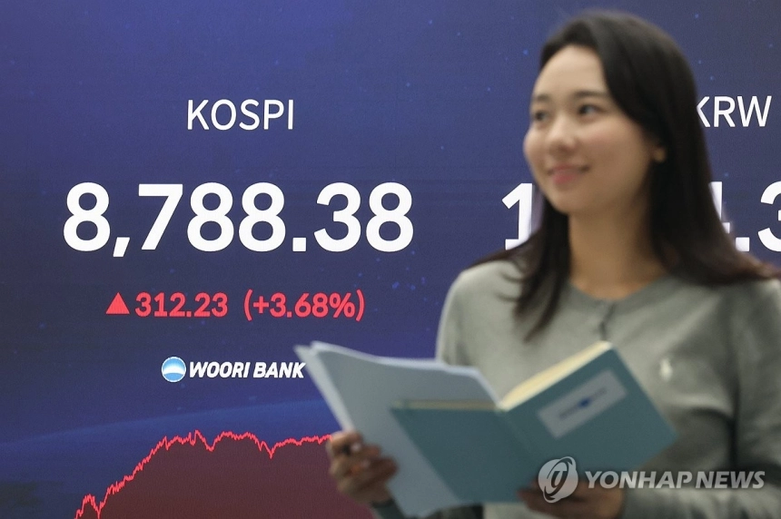 코스피 8,788.38로 사상 최고치 경신…'9천피' 기대감 고조