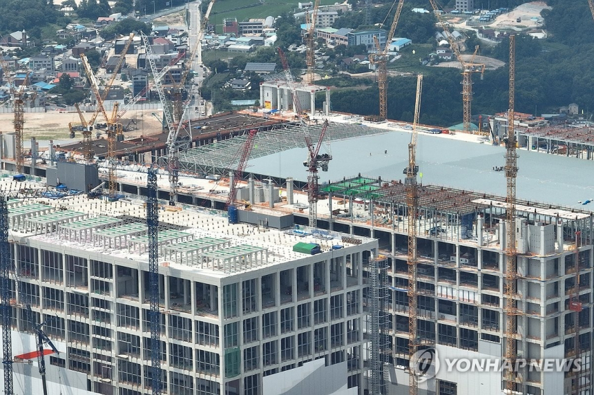 반도체 회복과 수출 호조로 한국 GDP 성장률 상향 조정