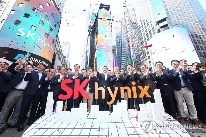 SK하이닉스 미국 상장, '역 김치 프리미엄'에 시선 집중