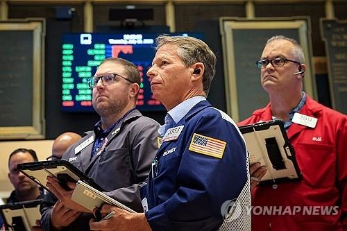 인공지능 열풍에 불안 커져: 뉴욕증시, 반도체주 하락 주도