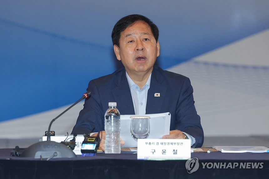구윤철 부총리, 서비스산업 육성 위한 기본법 제정 촉구