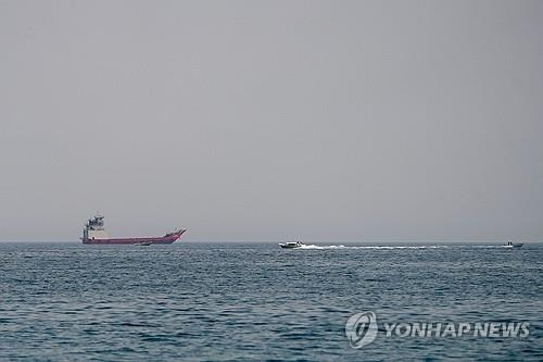 미·이란 군사 충돌에 국제 유가 급등...호르무즈 해협 변수 부상