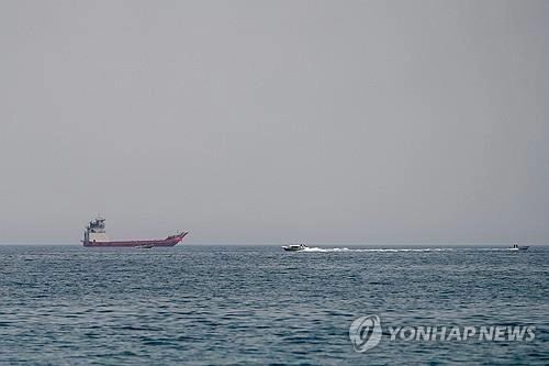미·이란 군사 충돌에 국제 유가 급등...호르무즈 해협 변수 부상