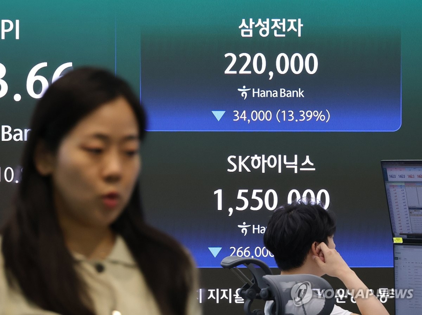 삼성전자·SK하이닉스, 주가 13~14% 급락… 중국 반도체 기술 우려에 매도세