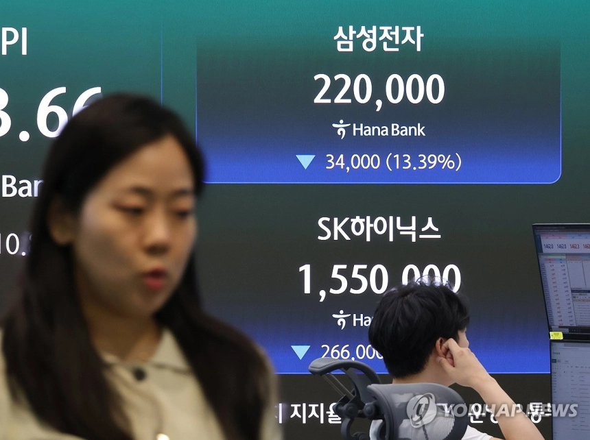 삼성전자·SK하이닉스, 주가 13~14% 급락… 중국 반도체 기술 우려에 매도세