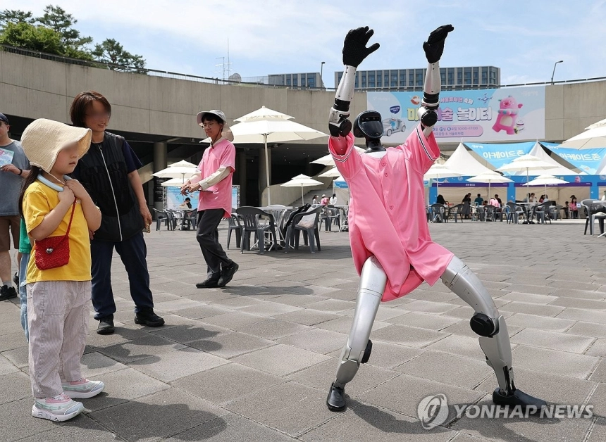 비트코인 6만 달러 지지 시험대…쉬프, 스트레티지 수익률 악화에 하락론 재점화