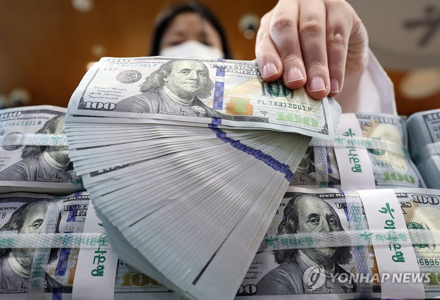 6월 외화예금 10억 달러 폭증... 기업 달러 보유 사상 최대