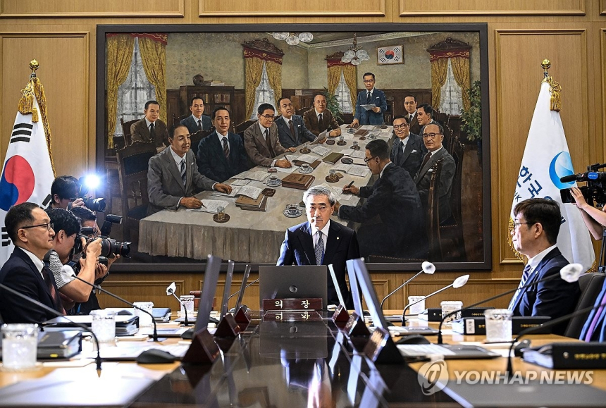 한국은행, 3년 6개월 만에 기준금리 인상… 물가·금융 안정 방점