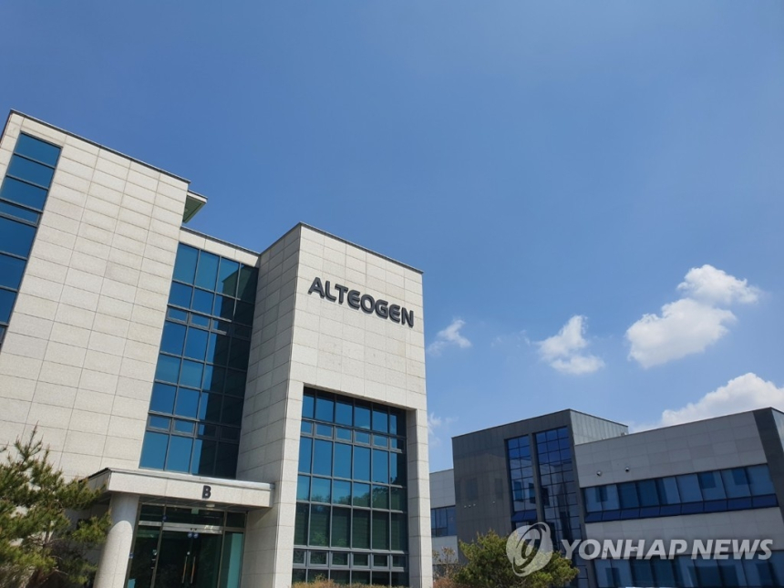 알테오젠 주가, 블랙록 지분 증가 소식에 12% 급등