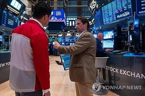물가 둔화에 미 기술주 날개...인공지능 관련주 강세